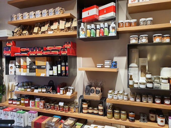La dispensa: pasta, conserve, sughi e specialità